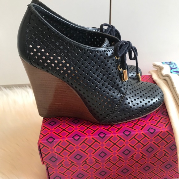 Tory Burch Booties Size 7 - Picture 5 of 9